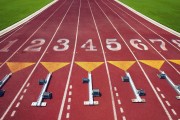 女子400米决赛终点前0.01秒反超，照片拍下“鼻尖领先”名场面