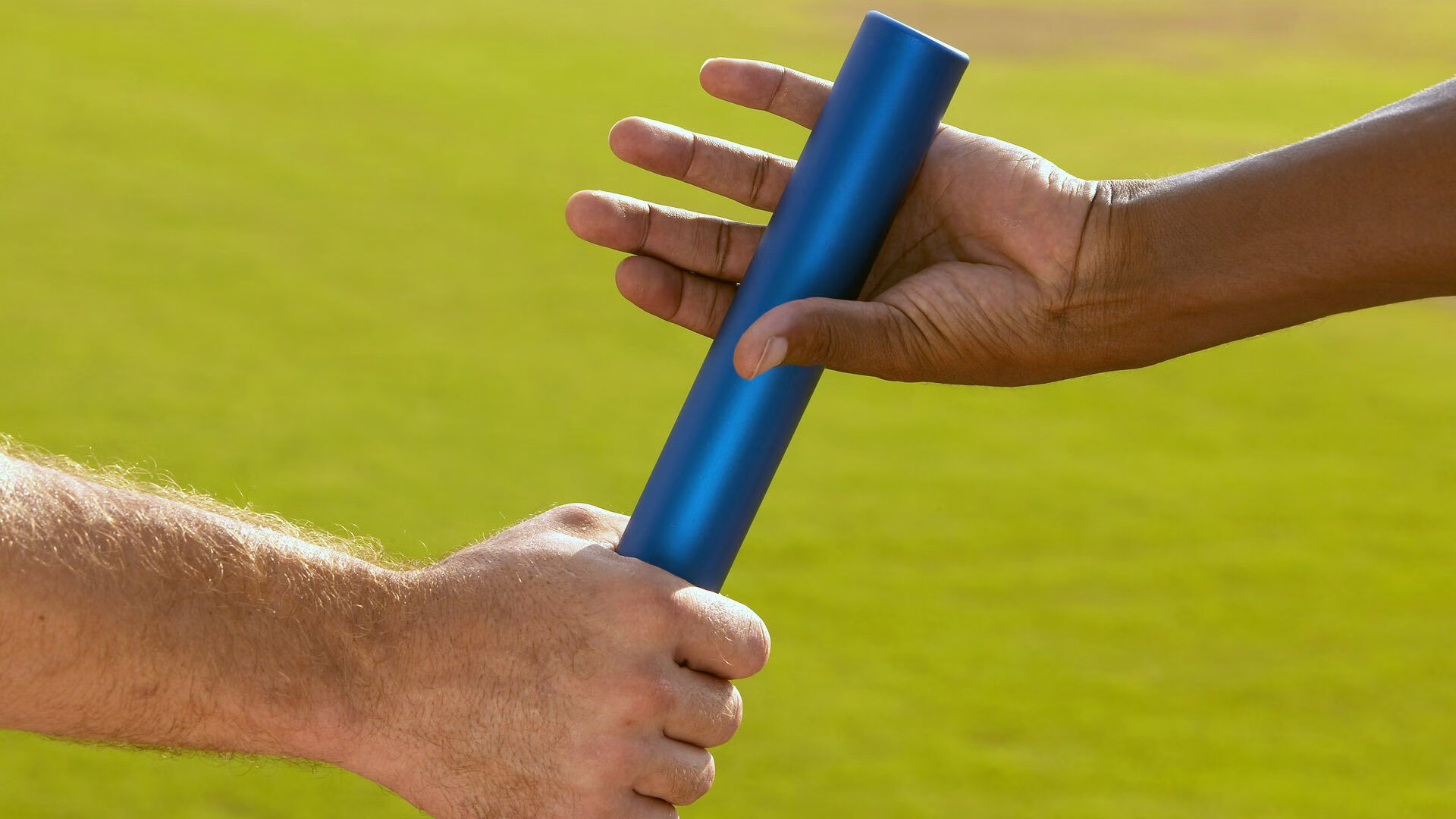 《电竞赛事的“黑马”战队逆袭奇迹》，电竞圈黑马